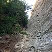 El paso de cuerdas anudadas visto desde abajo / Blog · Integral de los Ecos | Montserrat 
