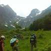 Subiendo por el prado de les Cabanes / Ruta a pie Artiga de Lin y Uelhs deth Joeu 