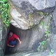 Un tramo del camino discurre por el interior de una cueva 