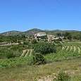 Desde Can Lluçà iniciamos el descenso que nos llevará a las playas del Garraf 