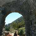 Portal del poblado junto a la ermita de Santa Elena 