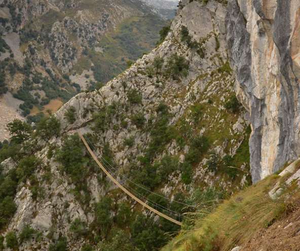 Pasarela equipada en una vía ferrata (© Oscar Daniel Quintela)
