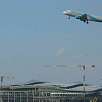 Al final del recorrido encontramos la pista de despegue y la nueva terminal / Ruta en Bici Al aeropuerto del Prat 