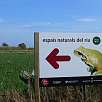 Indicador al espacio protegido del río Llobregat con varias rutas a pie de interés naturalístico / Ruta en Bici Al aeropuerto del Prat 
