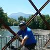 Cruzando un último puente sobre el río. Lourdes ya está cerca / Ruta en Bici Via Verde des Graves 