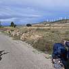 Día 2: Descanso para comer y quitarnos los impermeables improvisados / Ruta en Bici Vía verde Ojos Negros 