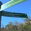 En la pista de aproximación encontramos este indicador a la vía ferrata / Agulles Rodones 