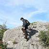 En la cima podemos hacer un pequeño descenso por la cara contraria a la subida / La Roca de Sant Ponç 