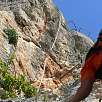 Salida de la ferrata desplomado y con pocas grapas / L