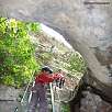 Escalada junto a la cascada (© Montañismo para todos) / Barranco de Valdoria 