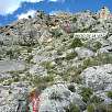 Acceso a la ferrata desde la pista (© Montañismo para todos) / Cuevas de Cañart 