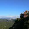 Vista de la parte del castillo que se encuentra junto al risco / Eramprunyà y Cueva de Bruguers 