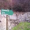 Indicador a la vía ferrata desde la carretera / Roc d