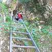Superada la escalera metálica nos dirigimos hacia el salto de agua / El Graell de Cal Pigot 