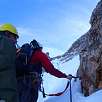Tramo de ferrata cubierto de nieve / Zugspitze por Höllental 