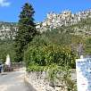 Salimos del parquing junto al cementerio y continuamos hacia arriba / Liaucous 