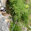 Salida de la cueva en un paso aéreo y desplomado / Mende 