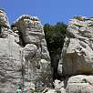 La brecha coronada por un árbol esconde la equipación / El Torcal | Mirador Ventanillas 