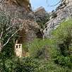 Primera vista de la aislada ermita de la Bal d Onsera / San Martín de la Bal d