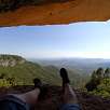 Descansando en un día caluroso de verano bajo el techo con vistas / Dels Patacons 