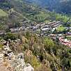 Vista atrás desde el camino equipado / Roca de la Creu | Castell de Segura 