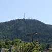 Vista de las Antenas y las paredes de la vía ferrata desde el pueblo de la Canourgue / Roqueprins | La Canourgue 