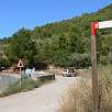 Indicadores a la salida del camino / GR-10 | Llosar del Garbí 