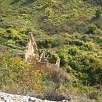Restos de la masía de Trassera desde el Cinglat / El Cinglat de la Serra de Busa 