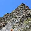 Inicio de la ferrata. Unos grandes postes metálicos nos servirán de referencia / Sesué | Castellaso 
