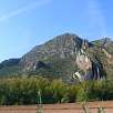Una vista desde el Segre de la Cresta dels Conills y el promontorio de la vía ferrata / Topi del Conill 