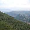 Desde la pista vemos la cima del Turó del Marqués y Castellbell i el Vilar abajo / Turó del Marqués 