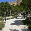 Nos cruzamos con una pista más ancha que sube -seguimos indicadores al Mirador- / Xorret de Catí 
