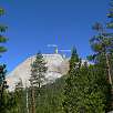 Vista sur-este del Half Dome -desde aquí se pueden intuir los cables de subida- / Half Dome | Yosemite 