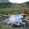 Bajando el valle de Campcardós junto a l estany Gros / Ruta a pie Camí dels Bons Homes 