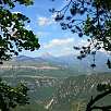 Claro de bosque que nos permite disfrutar de grandes vistas / Ruta a pie Cingles de Malanyeu 