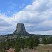 Vista de la Devils Tower desde la carretera / Ruta a pie Devils Tower 