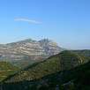 Todavía lejos pero ya vemos nuestro objetivo final / Ruta a pie La Gràcia Montserrat 