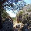 El PR se estrecha a medio camino de la Morera de Monstant -que vemos al fondo- / Ruta a pie Graus de la Morera de Montsant 