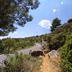 Conectamos con la carretera TV-7021 a tocar del estacionamiento / Ruta a pie Graus de la Morera de Montsant 