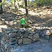 El sendero perfectamente señalizado com marcas amarillas blancas y rojas / Ruta a pie Paisaje Lunar | Los Escurriales 