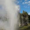 Erupción del géiser Riverside -junto al río / Ruta a pie Yellowstone | Old Faithful 