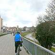 Entrada a Girona por el barrio de La Creueta junto al Onyar 
