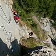 La vía ferrata se inicia con un largo tramo vertical 