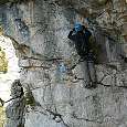Buscando el saliente -la pared desploma ligeramente- 