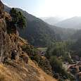 Flanquemos un paso equipado por debajo de las paredes de la vía ferrata 