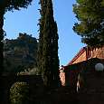Ermita de Bruguers y el castillo d Eramprunyà arriba 