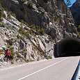 Inicio de la vía junto a la carretera 