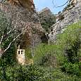 Primera vista de la aislada ermita de la Bal d Onsera 