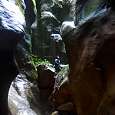 Marmita trampa seca que nos encontraremos antes de llegar al paso si descendemos el torrente desde arriba (© Miguel Valle) 