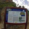 Plafón informativo de la vía ferrata - justo detrás parte el camino de aproximación- 